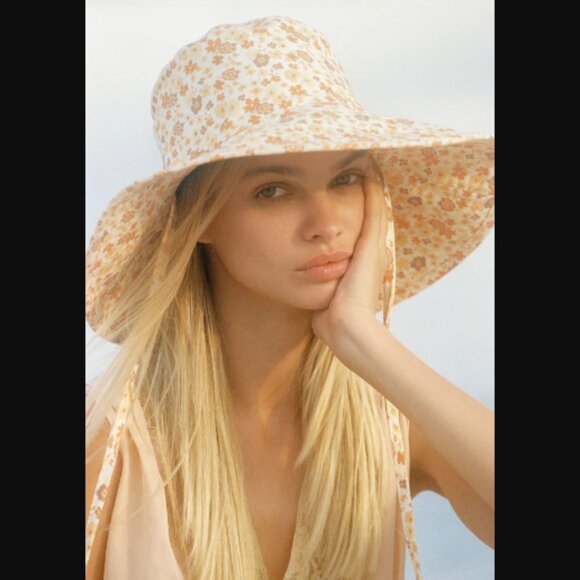 Lack Of Color Accessories - NWT LACK OF COLOR Holiday Bucket Hat Peach Bloom Floral Print L/XL $125.00